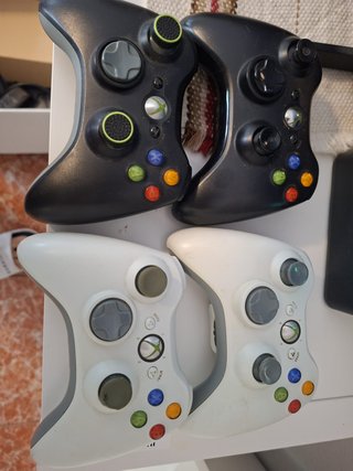 Xbox 360 Negra + 4 Mandos + Disco Duro