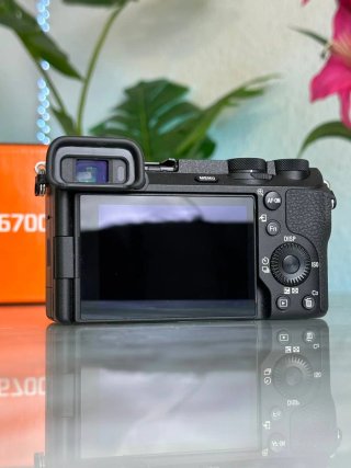 Sony A6700 (210 Disparos)