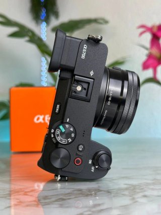 Sony A6700 (210 Disparos)