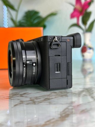 Sony A6700 (210 Disparos)