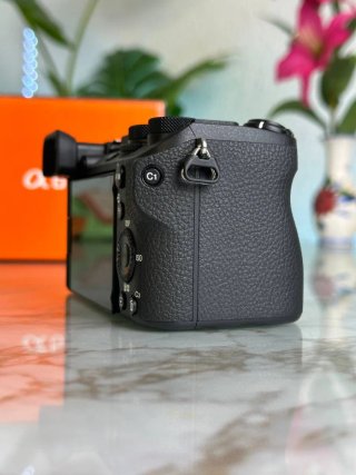 Sony A6700 (210 Disparos)