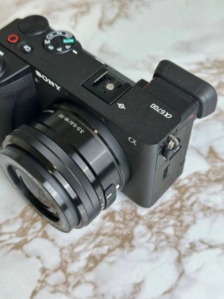 Sony A6700 (210 Disparos)