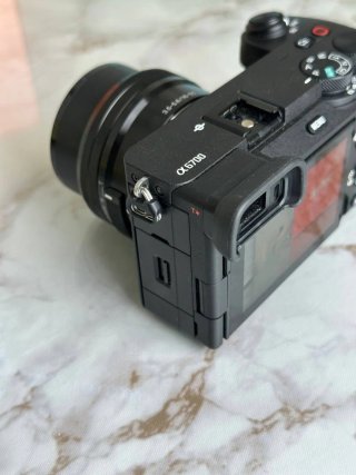 Sony A6700 (210 Disparos)