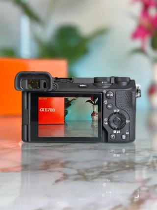 Sony A6700 (210 Disparos)