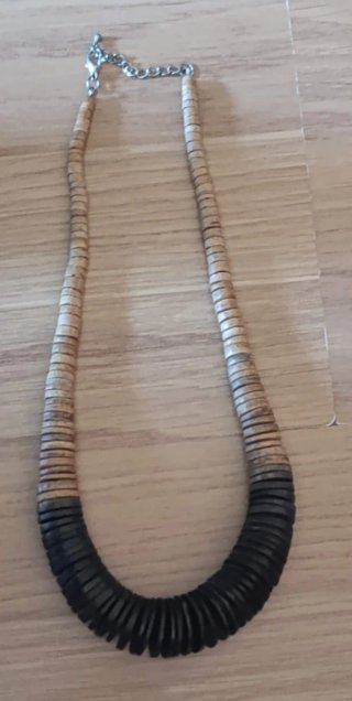 Collar de cuentas de madera y coco