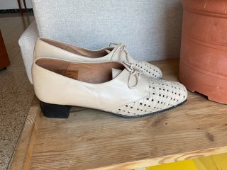 Zapatos vintage Beige Mujer