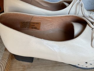 Zapatos vintage Beige Mujer