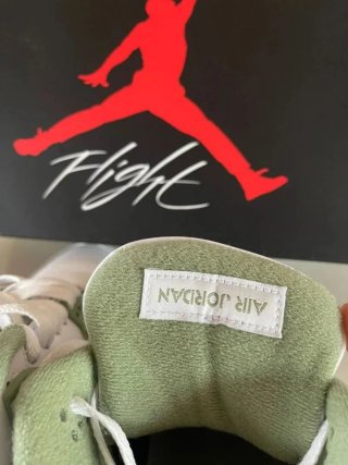 Jordan 4 Verde Blanco Talla 40