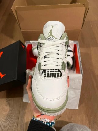 Jordan 4 Olive Green Talla 41
