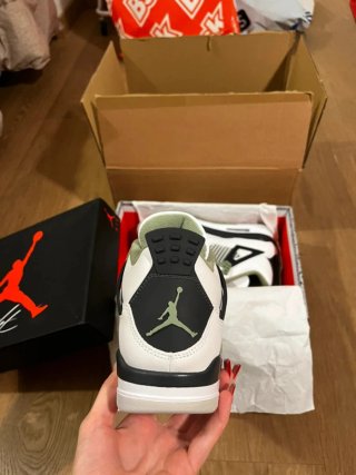 Jordan 4 Olive Green Talla 41