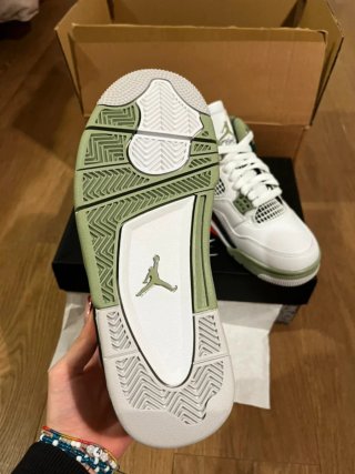 Jordan 4 Olive Green Talla 41