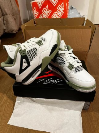 Jordan 4 Olive Green Talla 41
