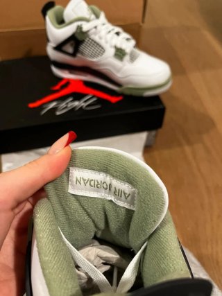 Jordan 4 Olive Green Talla 41