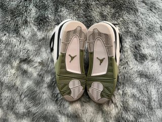 Jordan 4 Olive Green Talla 40