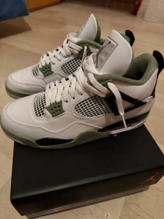Jordan 4 Olive Green Talla 43