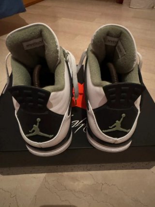 Jordan 4 Olive Green Talla 43
