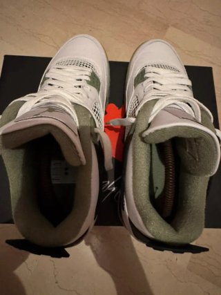 Jordan 4 Olive Green Talla 43