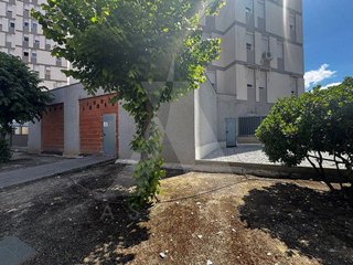 Local comercial en venta en Parla Este en Parla
