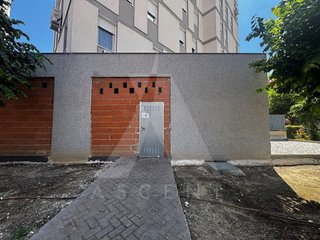 Local comercial en venta en Parla Este en Parla