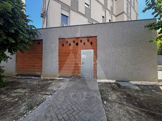 Local comercial en venta en Parla Este en Parla