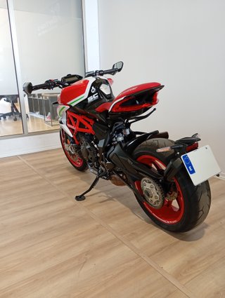 MV Agusta Naked Roja y Negra