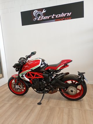 MV Agusta Naked Roja y Negra