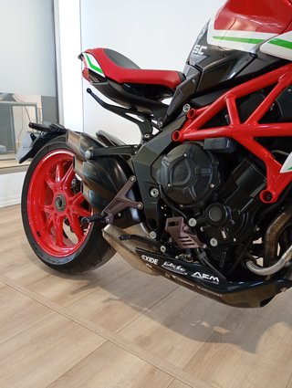 MV Agusta Naked Roja y Negra