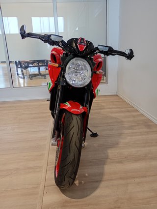 MV Agusta Naked Roja y Negra