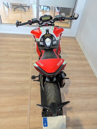 MV Agusta Naked Roja y Negra
