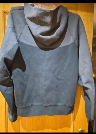 Sudadera Nike Tech Negra y Gris Logo Rojo