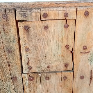 Ventana antigua madera y clavos 80x78cm