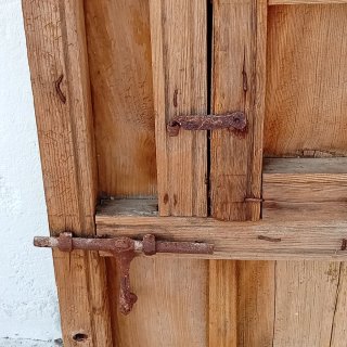 Ventana antigua madera y clavos 80x78cm
