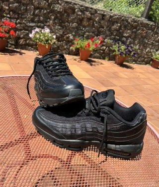 Nike Air Max 95 Negras