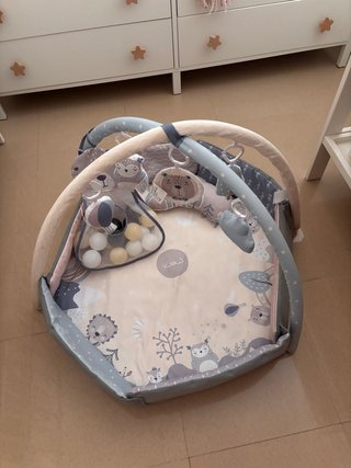 Gimnasio bebé MoMi Pastel Nuevo con caja