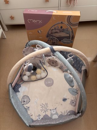 Gimnasio bebé MoMi Pastel Nuevo con caja