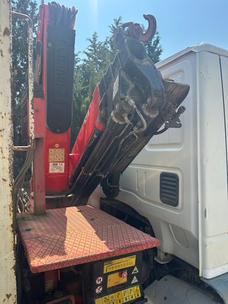 Camión Iveco Eurocargo con grúa