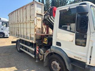 Camión Iveco Eurocargo con grúa