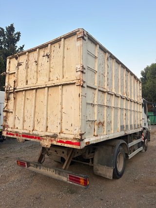 Camión Iveco Eurocargo con grúa