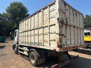 Camión Iveco Eurocargo con grúa
