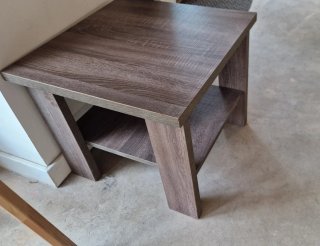Mesita de noche cuadrada de madera