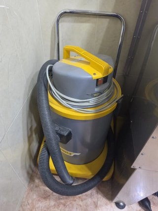 EQUIPO DE PELUQUERÍA CANINA: bañera + aspiradora