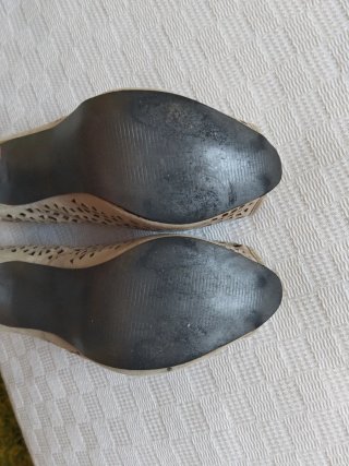 Zapatos tacón serraje beige Talla 35