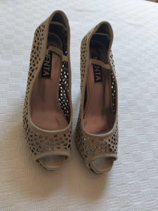 Zapatos tacón serraje beige Talla 35