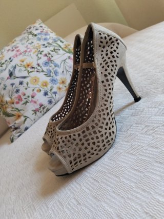 Zapatos tacón serraje beige Talla 35
