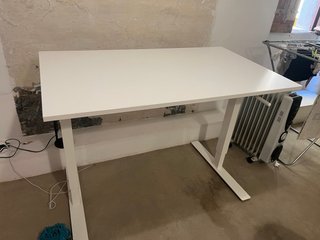 Escritorio elevable blanco TROTTEN 120x70 cm