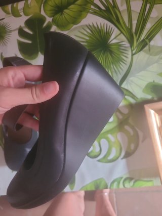 Zapatos negros de vestir con tira T39