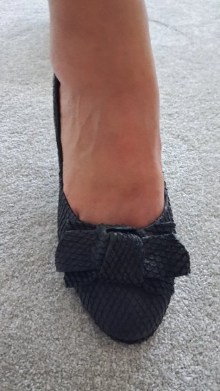 Zapato salón piel negro tacón fino
