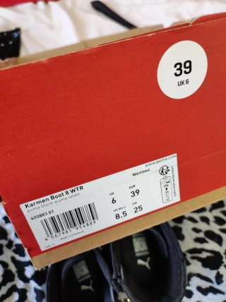 Botas negras con cordones y cremallera
