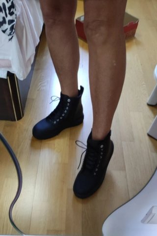 Botas negras con cordones y cremallera