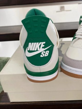 Jordan 4 Verde Blanco Talla 44